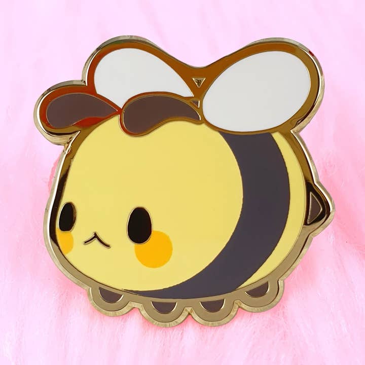 Bee Enamel Pin for wholesale by PINSTACHIIO