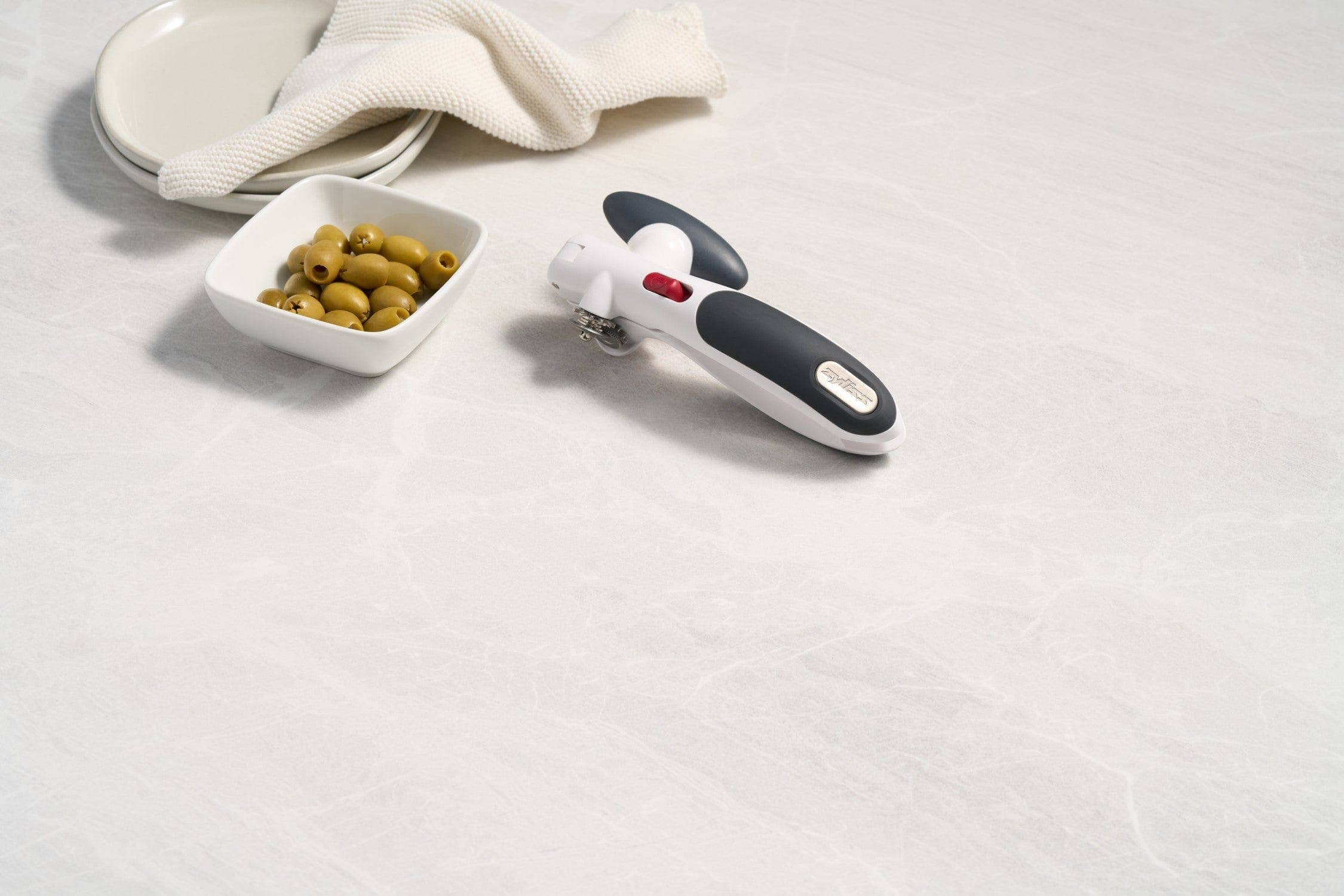 DKHB [Zyliss, Cole & Mason, Swissmar, AdHoc, Ken Hom] - Wholesale Can Opener - Zyliss Lock N' Lift Can Opener with Lid Lifter Magnet, White2