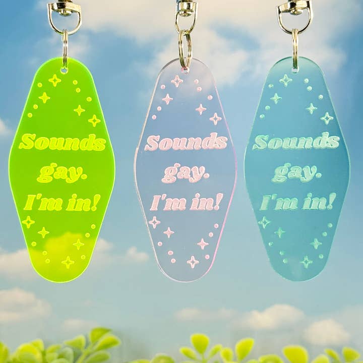 Klingt schwul, ich bin dabei! Retro Motel-Schlüsselanhänger – Handgefertigtes Pride-Accessoire für den Großhandel von Luna B Jewelry