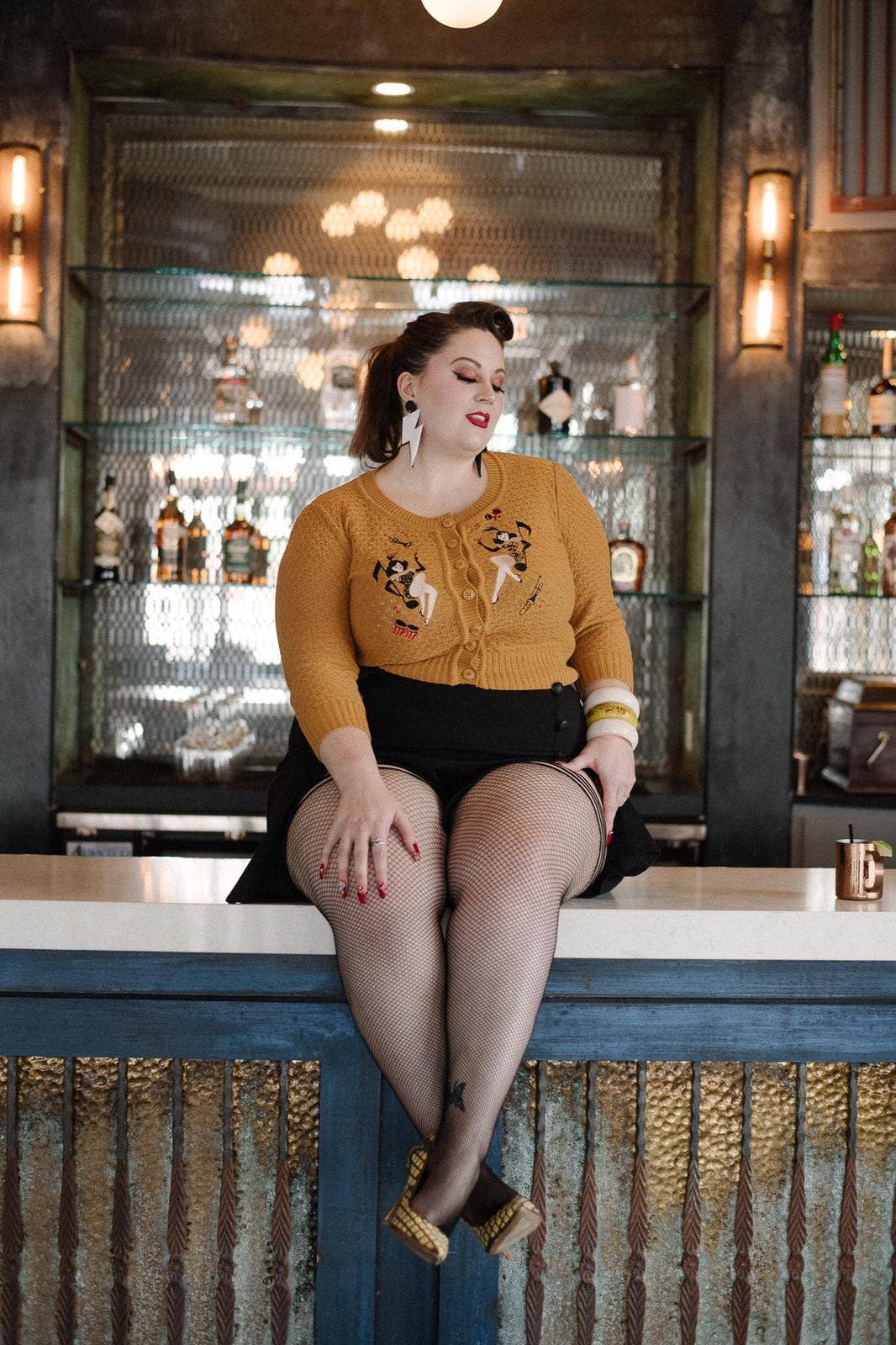 Kix'ies - Wholesale Kousen - Dames - Kousen - Sam Black Fishnets kousen met hoge hakken2