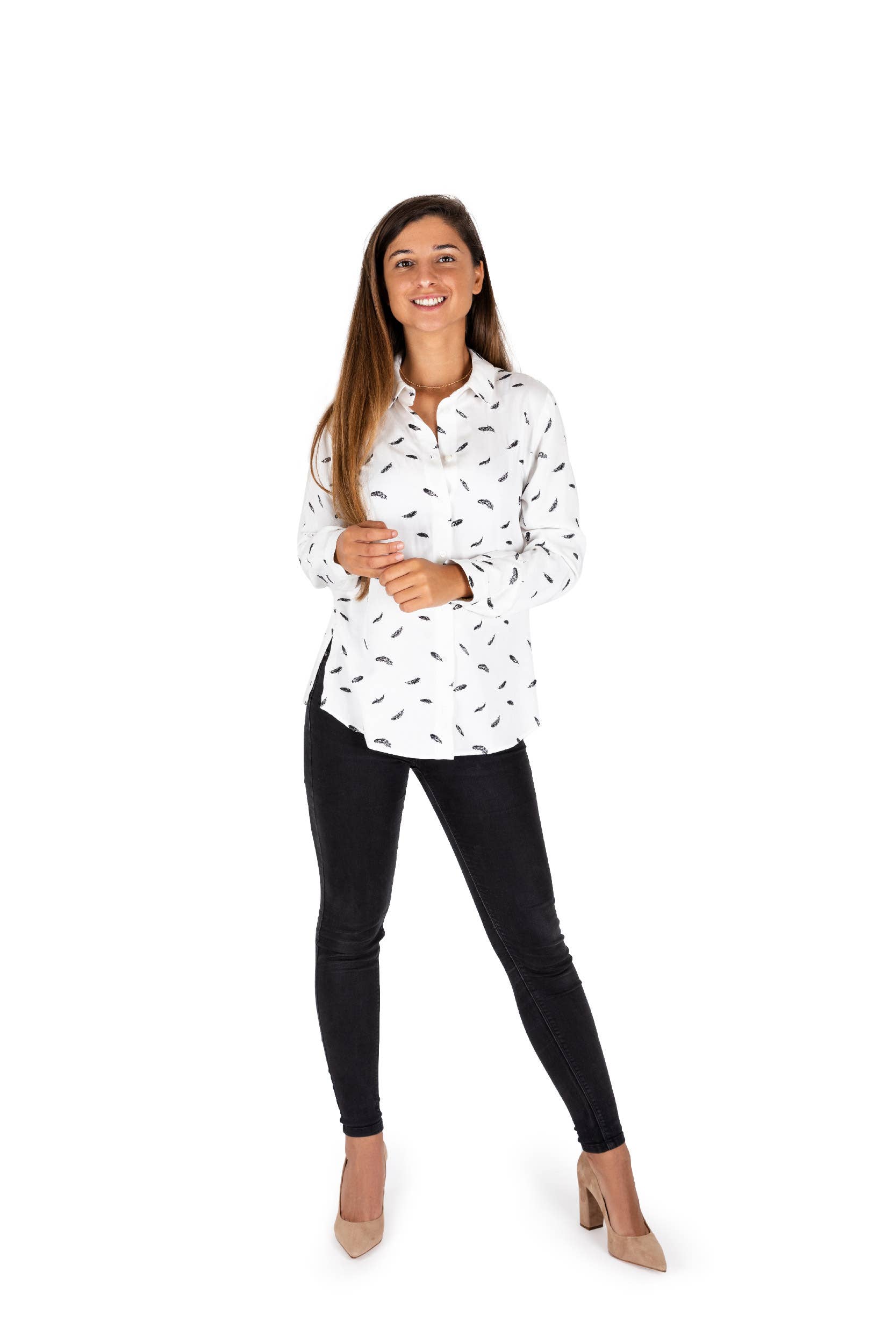 Preto Camisa feminina Aude com bordado de penas e botões para venda a revendedores na Faire3