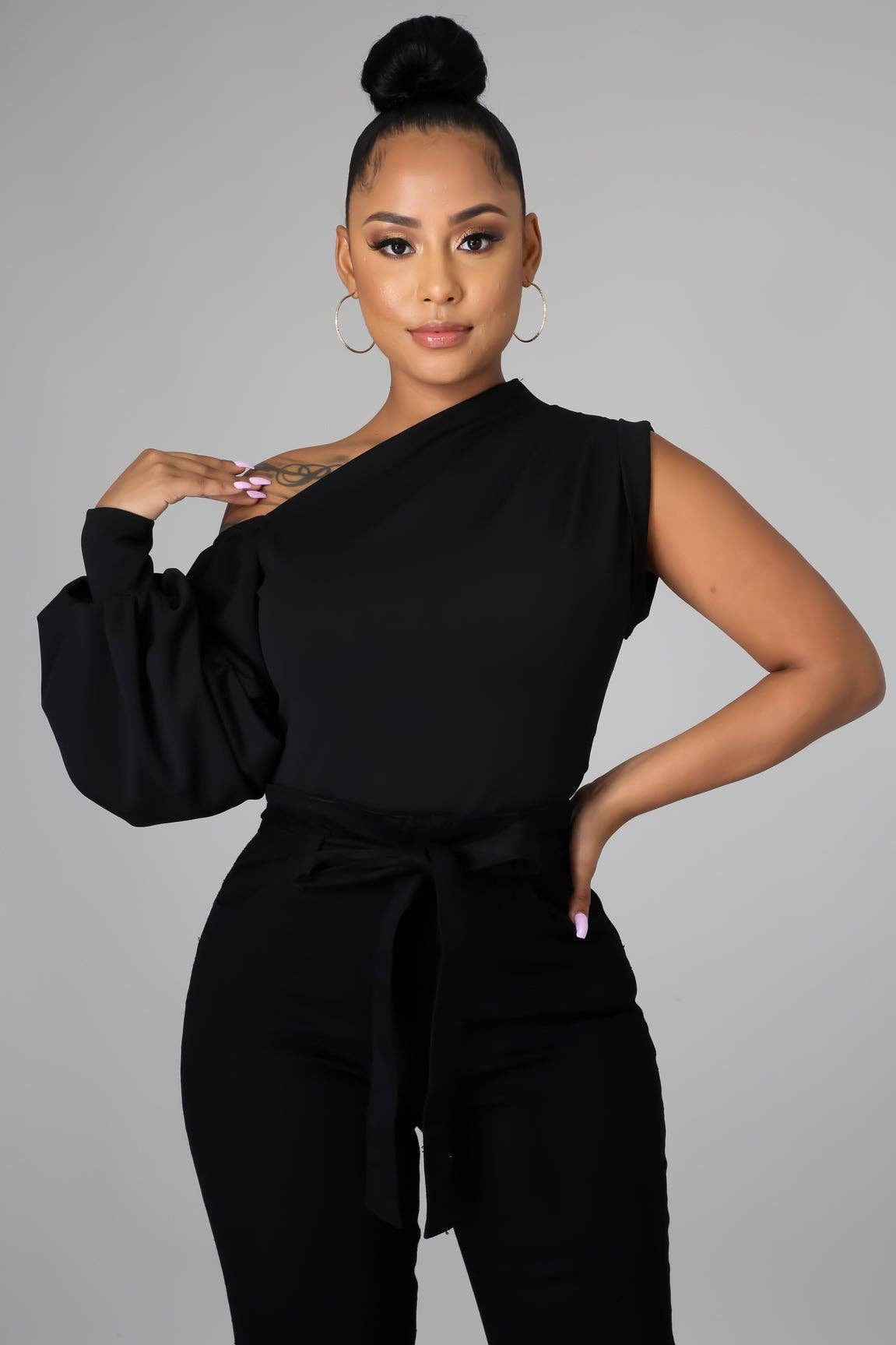 5besties inc - Vente Chemisier – femme - HAUT À MANCHES BULLES À UNE ÉPAULE0