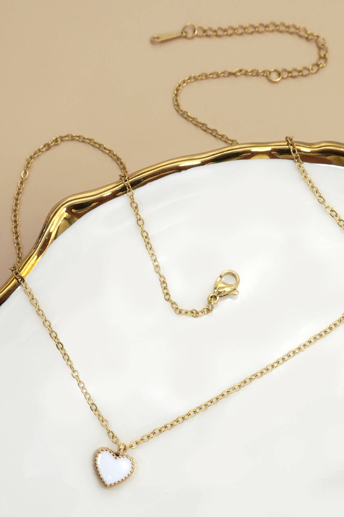 JOSSLYN by wall to wall – Großhandel Kette mit Anhänger/Charm – 18K EDELSTAHL ANLAUFSICHERE HERZKETTE | 40NK95693