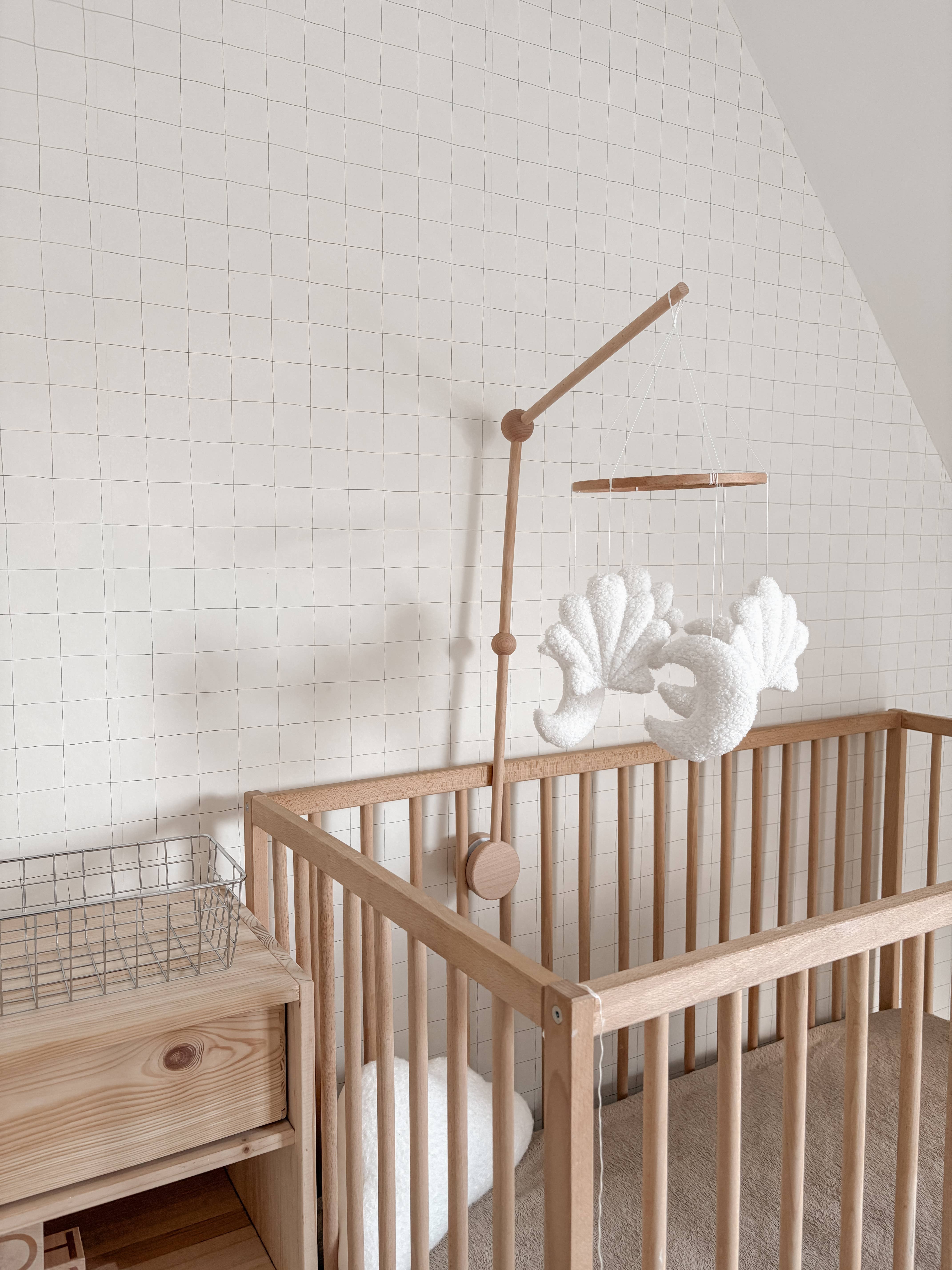 Edie & Joe – wholesale Baby mobile – Micro Boucle Shell & Moon Mobile Nursery Decor2