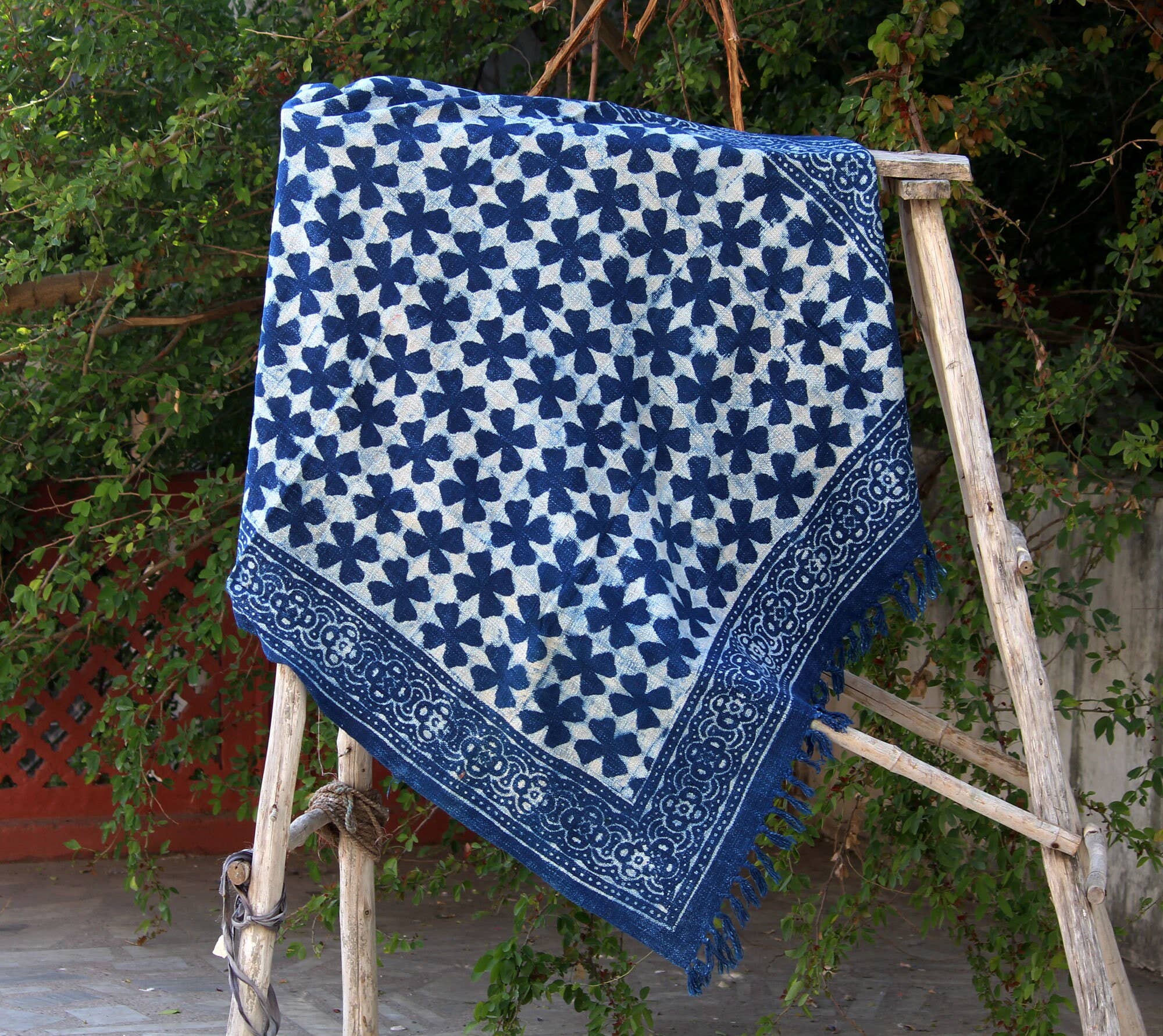 Bhawana Handicrafts - Vendita all'ingrosso Plaid - Copriletto per divano fatto a mano in tessuto color fango indaco con nappine3