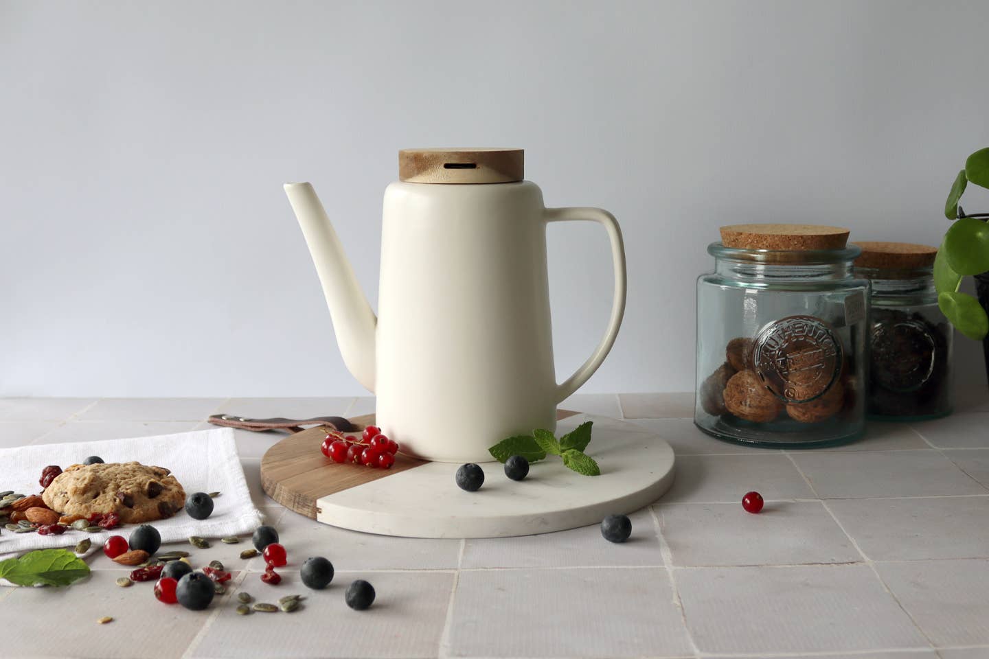 Ogo living - Vente Théière - Theiere enzo en porcelaine blanche et couvercle acacia 1,2 l3