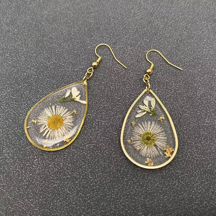 Mio Queena - Wholesale Dangle Earrings - Chrysanthemum Dried Flower Drop Shaped Dangle Earrings - PDF2