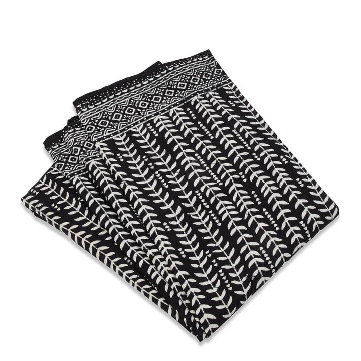 Sarong Sukirah, schwarz/weiss für den Großhandel von LINDA HERING