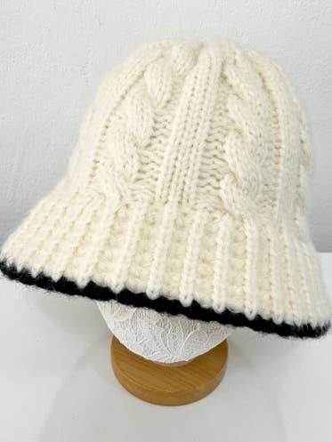 Bonnet en tricot torsadé épais Bonnet élastique d'hiver pour femmes Bucket pour la vente par Comfortarians