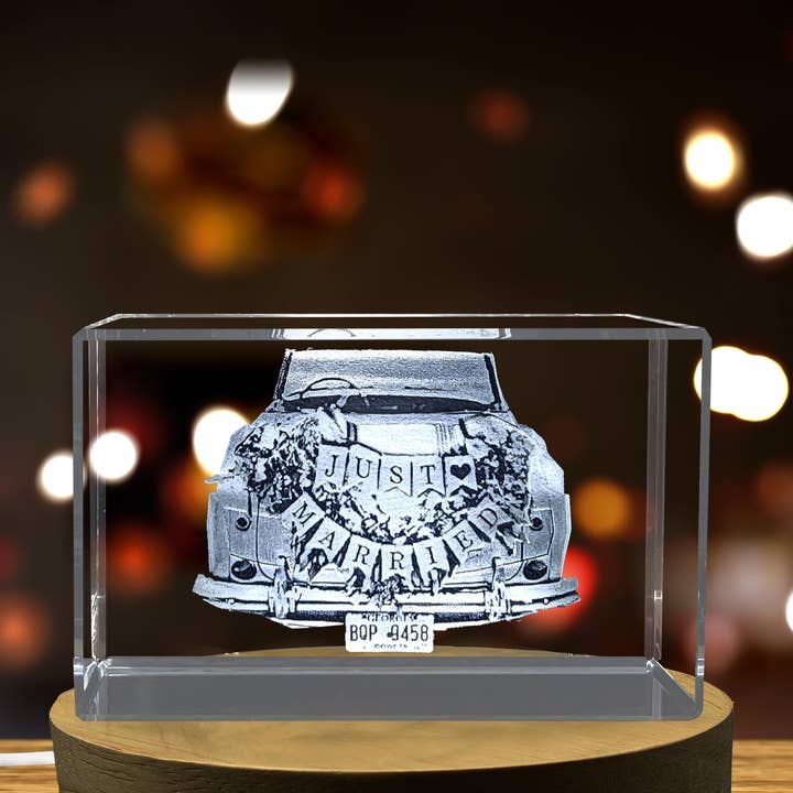 AB Crystal Collection - Wholesale Tafelbladdecoratie - Net Getrouwd: 3D Gegraveerde Kristallen Bruidsauto1