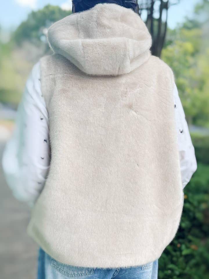 Ellison+Young - Vente Veste sans manches – femme - Gilet à capuche en fausse fourrure de vison au toucher réel5