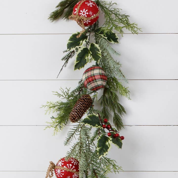 Audrey's Home & Gift - Wholesale Bunting/Garland - Garland - Winter Evergreens, Variegated Holly, Tartan Balls
