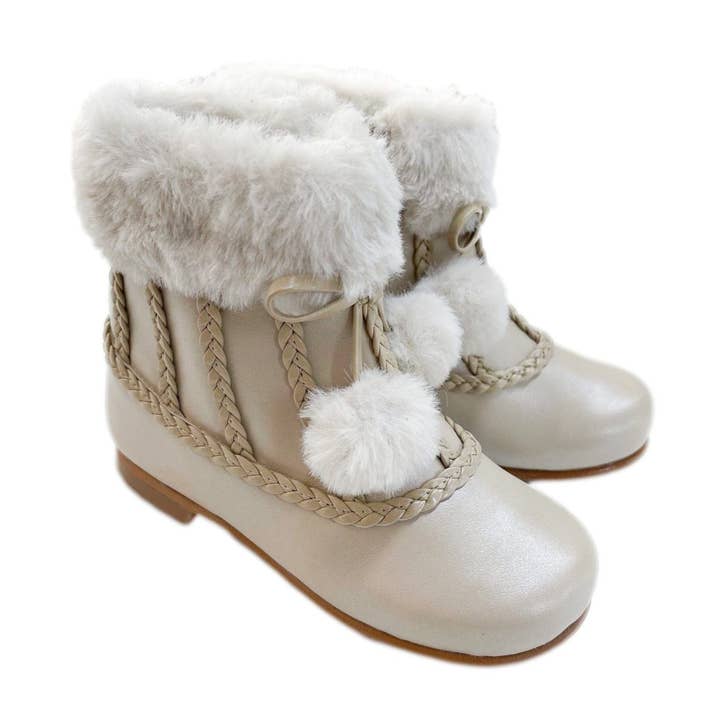 Bottines en peau lainée Irina pour la vente par Petite Maison Kids