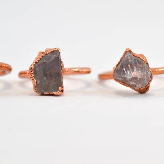 Daddy Daughter Jewelry – Großhandel Cocktail-/Statement-Ring – Roher Danburit-Ring | Roher Edelstein-Ring | Danburit Schmuck6