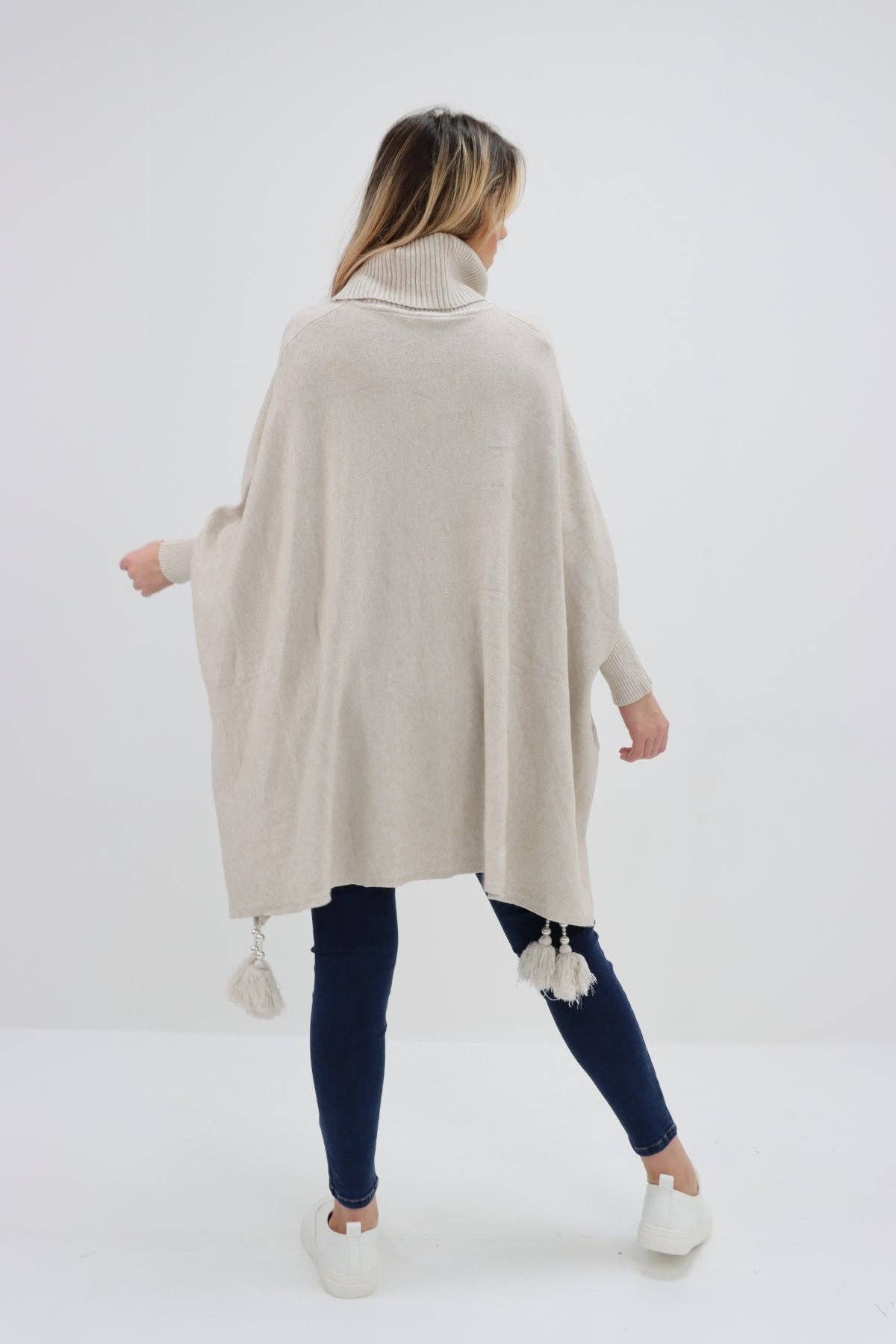 Miss Bold - Vente Poncho – femme - Poncho tunique italien à col bénitier et manches chauve-souris à pompons1