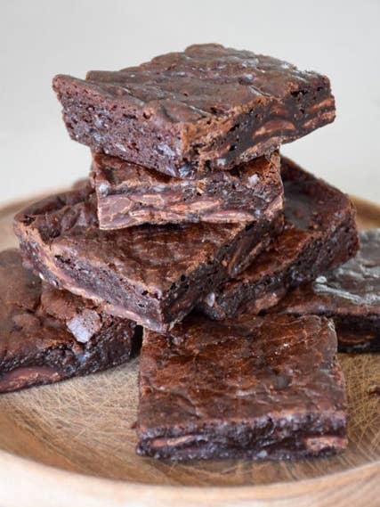 BROWNIE biologique, sans gluten et végétalien pour la vente par DELIGHTED BY Desserts