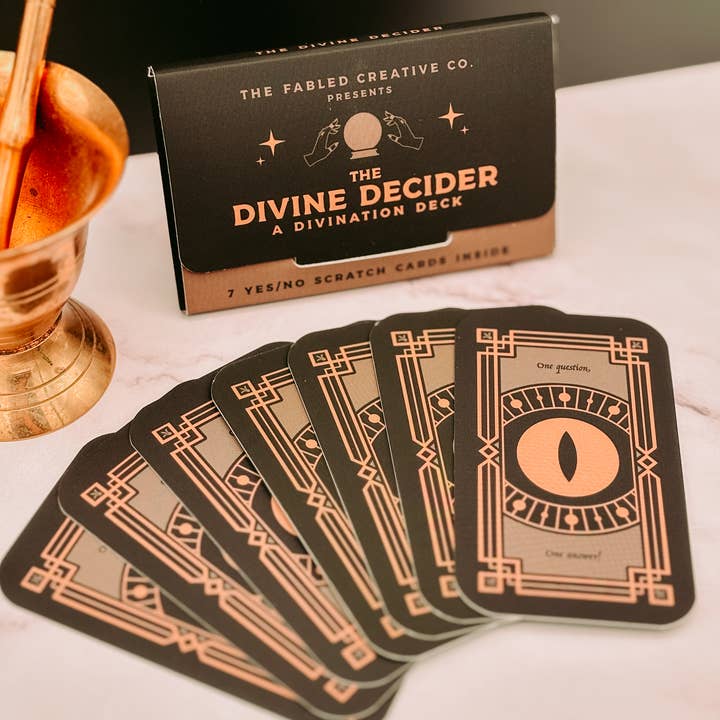 Le Décideur Divin - Un Jeu de Divination pour la vente par The Fabled Creative Co.