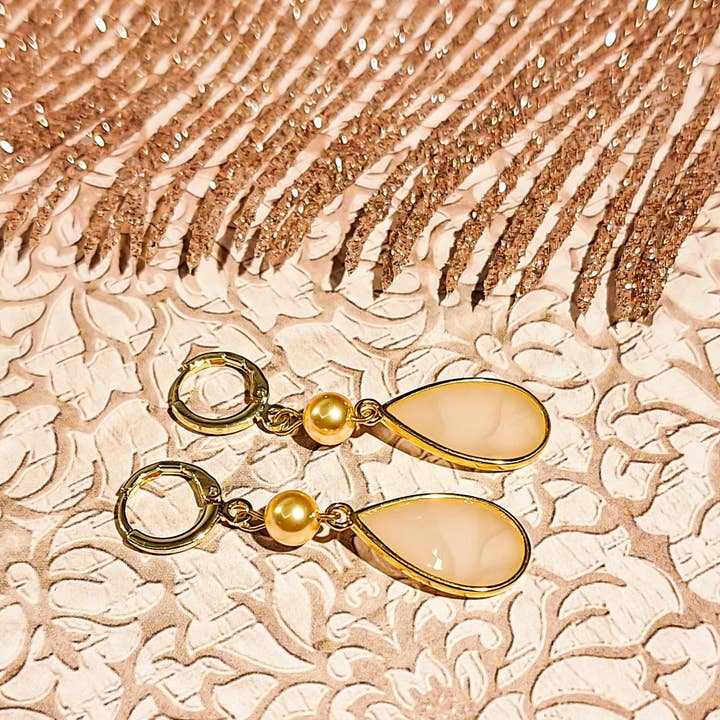 Gold-plated brass earrings with Swarovski pearl drops for wholesale by Lydée Déco