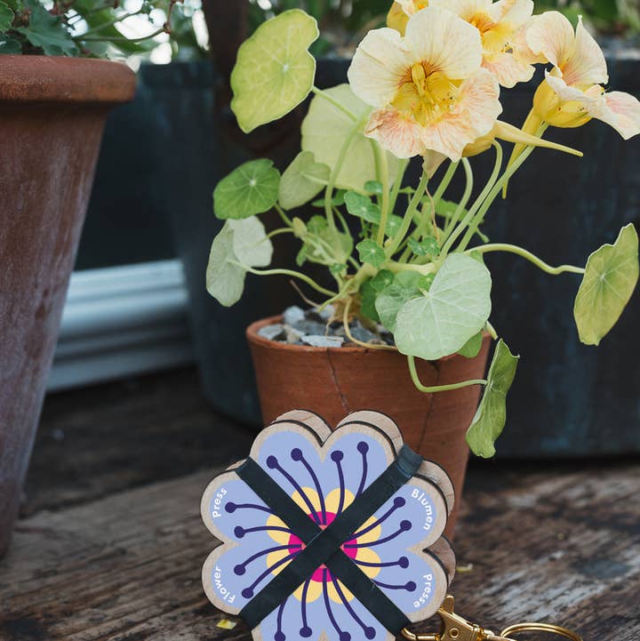 Studio Wald - UK Made - Wholesale DIY Craft Kit - Keyring Flower Press - Pinks & Blues5