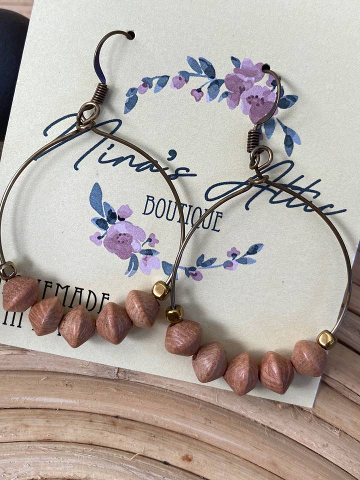 Robles Untertasse aus hellem Holz, spitz, Rosenholz für den Großhandel von Nina’s Attic