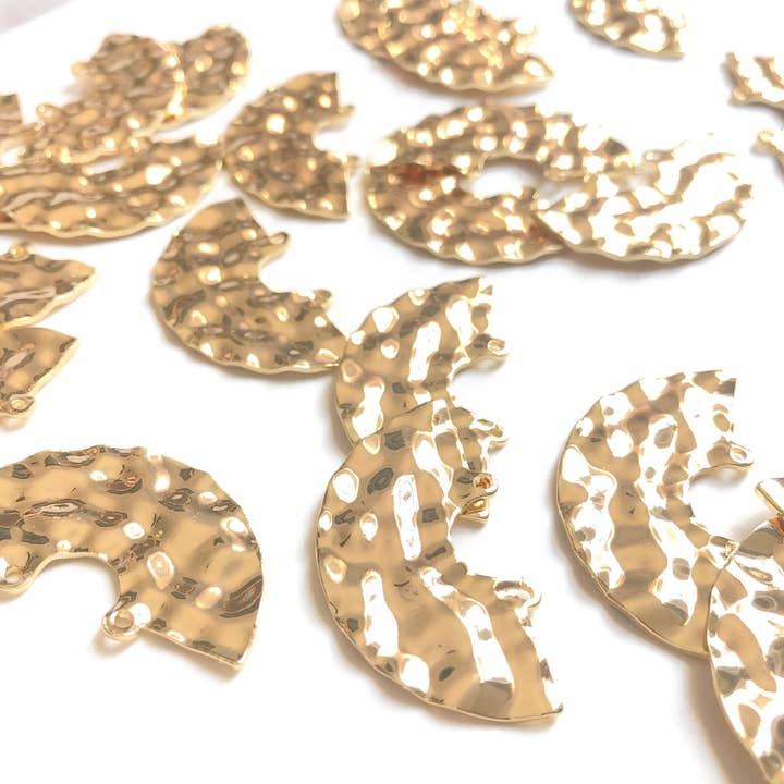 4 pezzi+componente in ottone martellato dorato da 35 x 20 mm - Ottone grezzo per la vendita all'ingrosso da parte di Crafters Resort