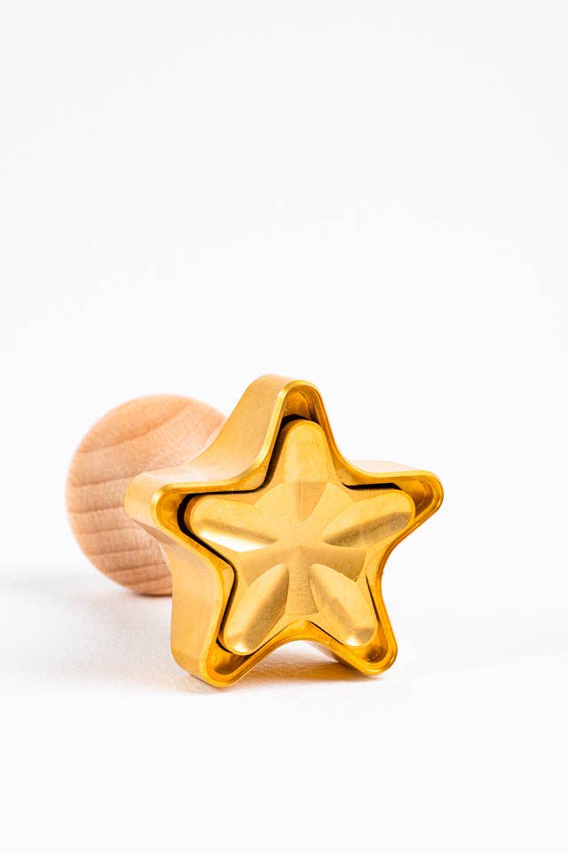 LA GONDOLA - Wholesale Kitchen Tool/Gadget - Ravioli Pasta Cutter Stamp STAR shaped Brass wooden Handle