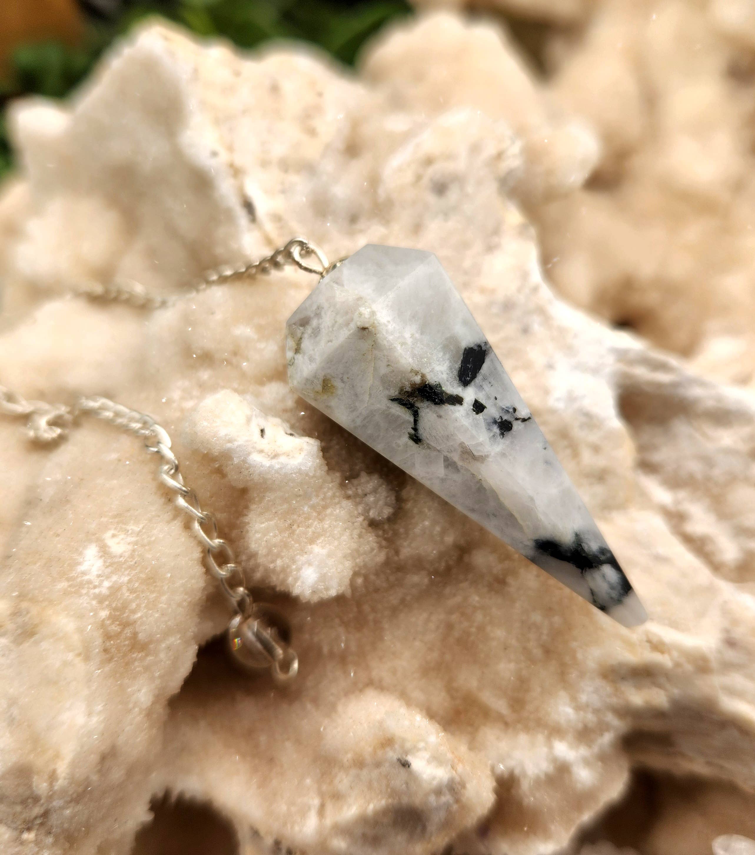 Meraki Gemstones - Venta al por mayor Tableros de péndulos - Péndulo de Piedra Lunar Arcoíris con Cadena Plateada de Plata3