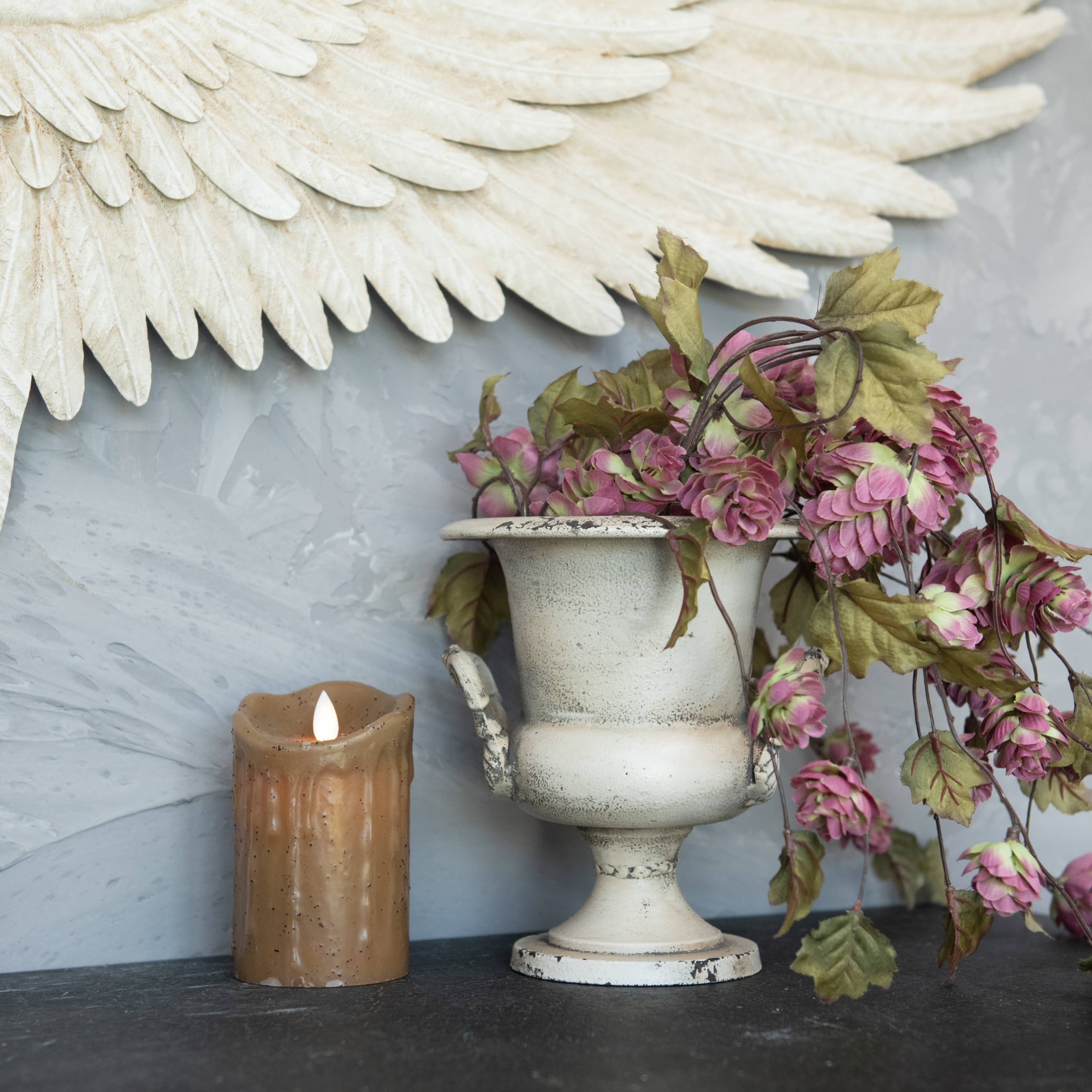 Ragon House – Großhandel Urne – GEALTERTER WEISSER GUSSEISERNER URNE