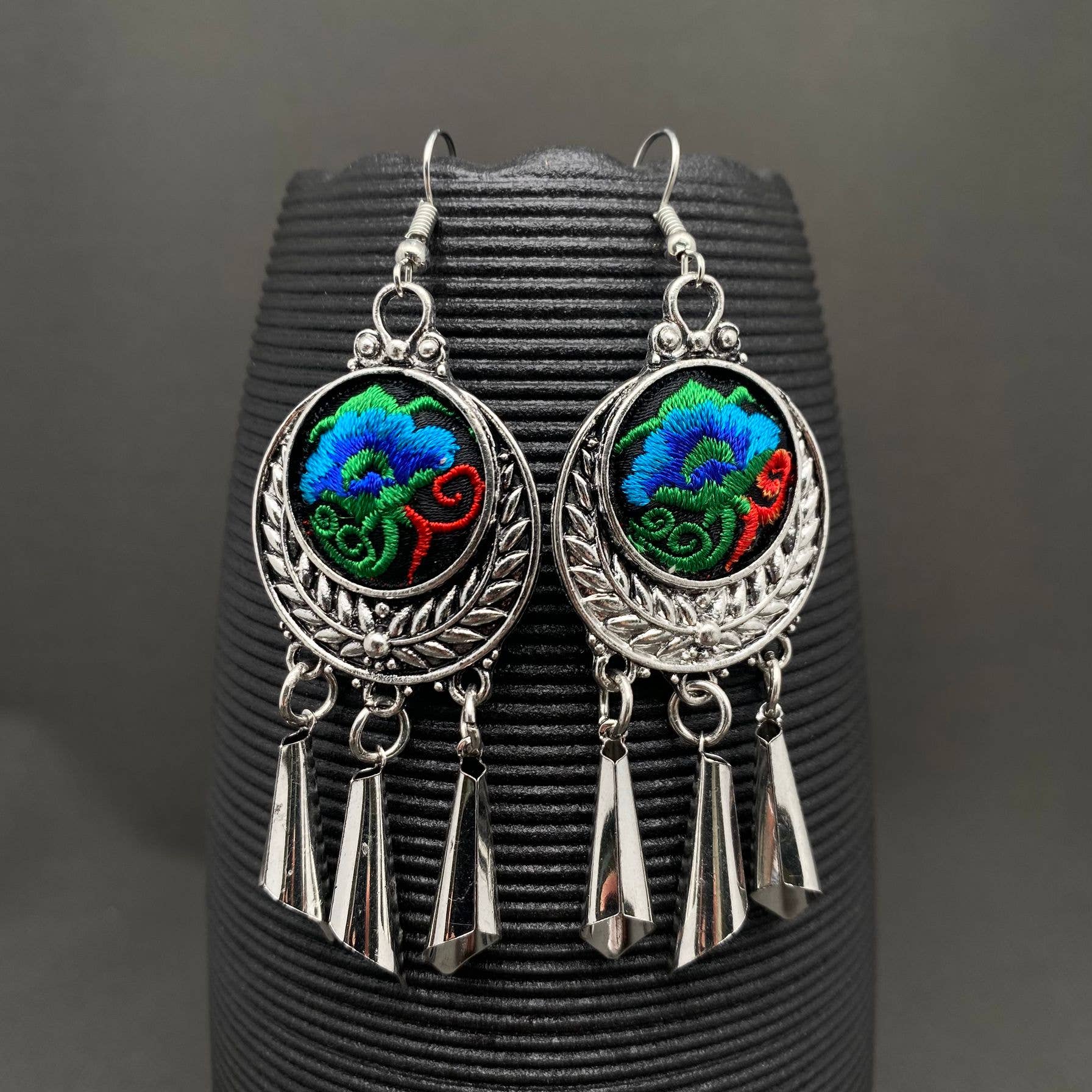 Mio Queena – wholesale Dangle earrings – Multi-style Vintage Woven Flower Pattern Ethnic Style Earrings17