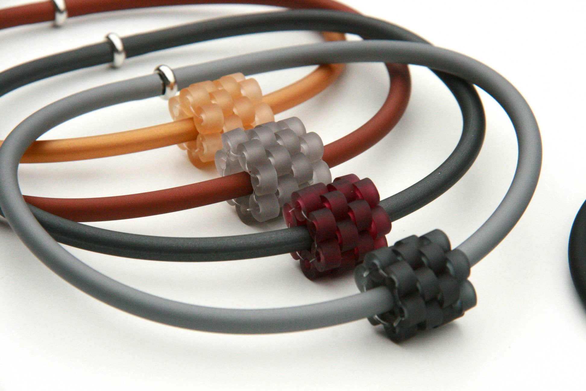 Rosalba Galati SRL – Gargantilha/coleira por atacado – Tess - Colar de borracha0