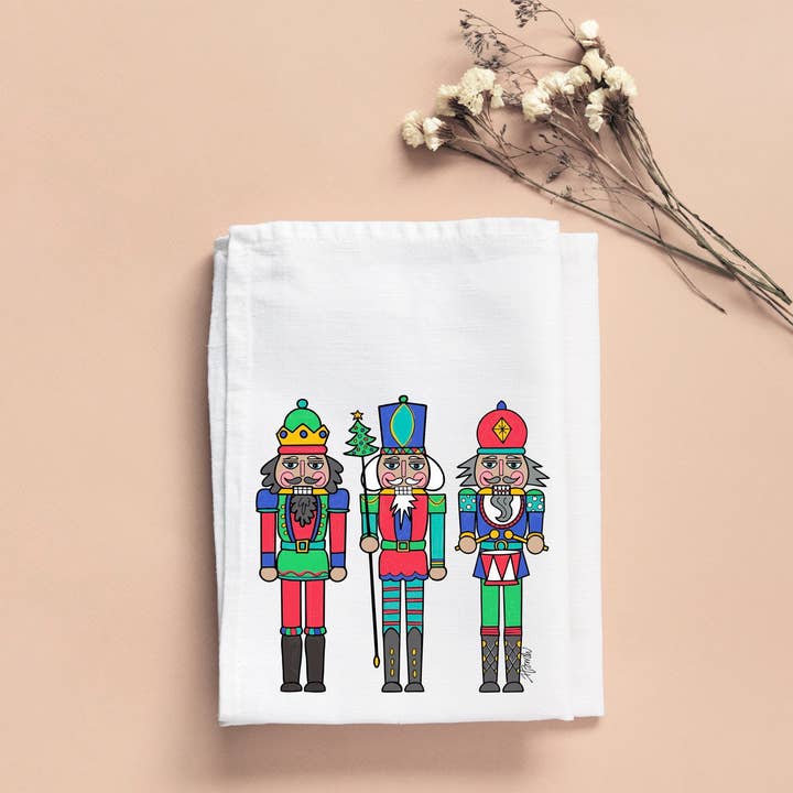 Torchon Casse-Noisettes Traditionnels de Haley pour la vente par LuckyBird Apparel and Home