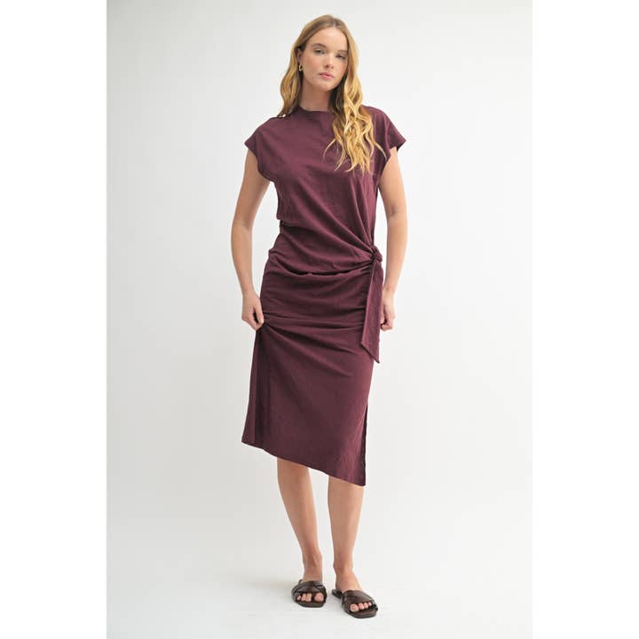 STRIKKET MIDIKJOLE MED SIDEBINDING for engroshandel hos FUN2FUN