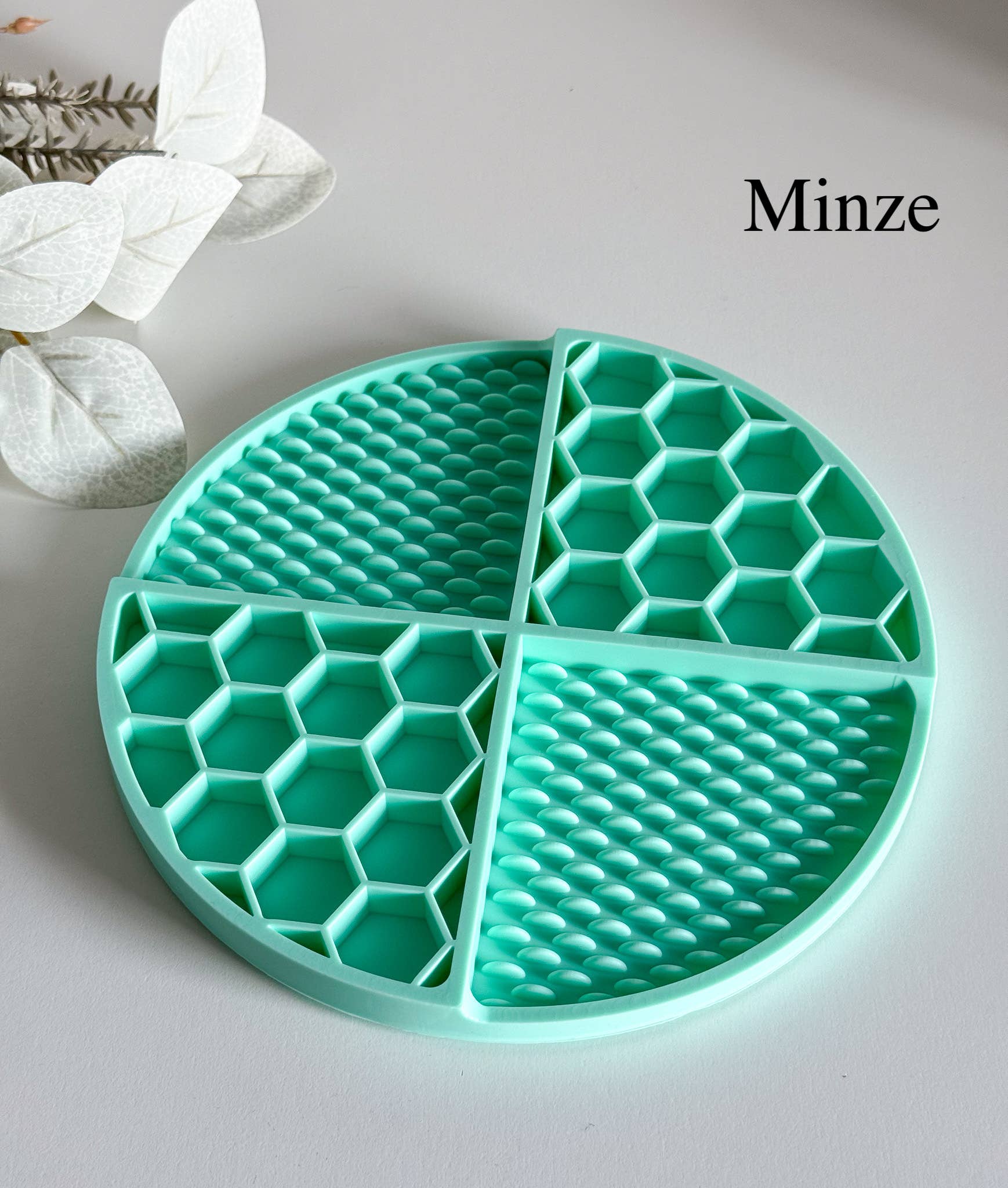 Doggotique - Wholesale Pet Food Mat - Dog - Lick mat Honey Dog, Slow Feeder, Feeding Station15