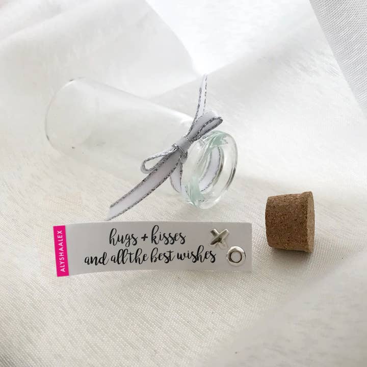 CÂLINS + BISOUS... - CLOUS MESSAGE DANS UNE BOUTEILLE pour la vente par ALYSHAALEX