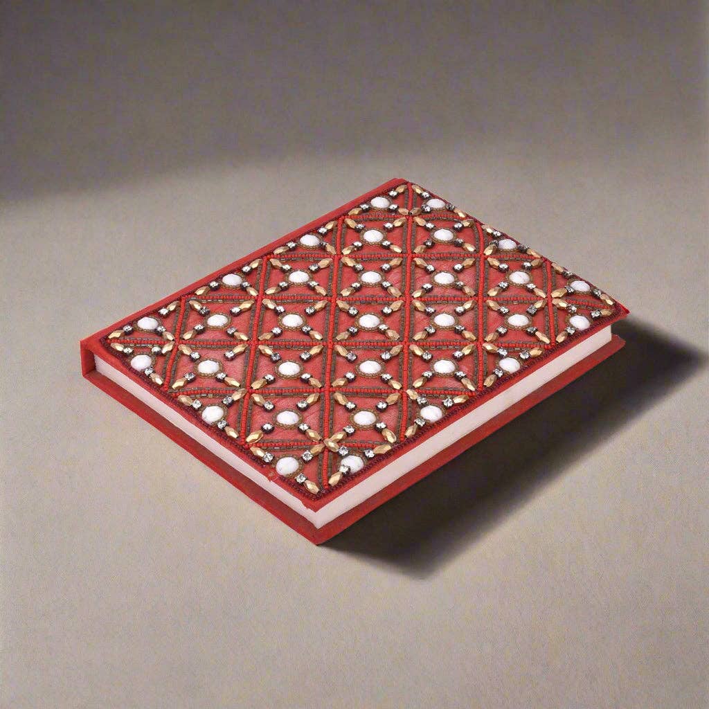 Soothi | Containers Of Creativity – Großhandel Tagebuch – VORBESTELLUNG - Exquisites Zari handbesticktes Tagebuch - Eine königliche Kunstfertigkeit 5x7 Erinnerungsstück6