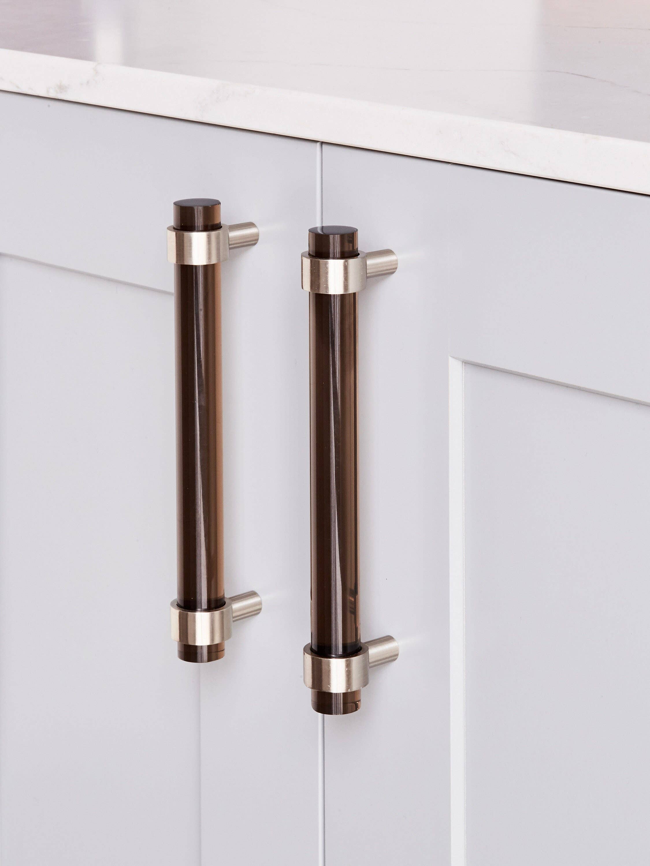 LuxHoldups - Venta al por mayor Pomos/tiradores - Tiradores de Cajones y Pomos de Armario de Latón Lucite de Luxholdups5