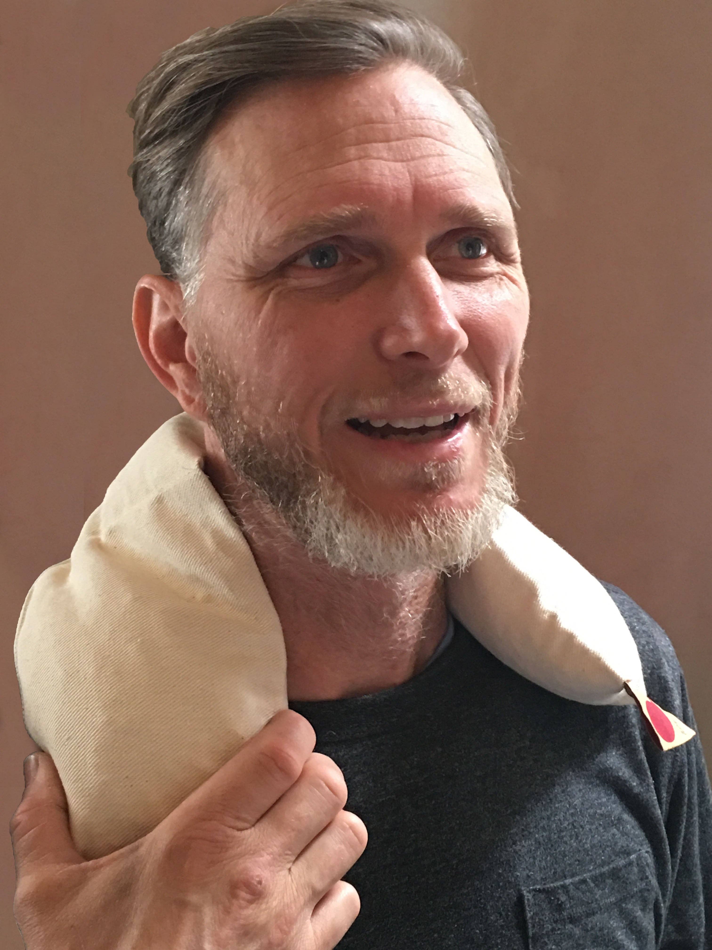 Hot Cherry Pillows - Vente Compresses chaud/froid - Coussin chauffant pour le cou aux noyaux de cerise en denim naturel, non blanchi et prélavé.2