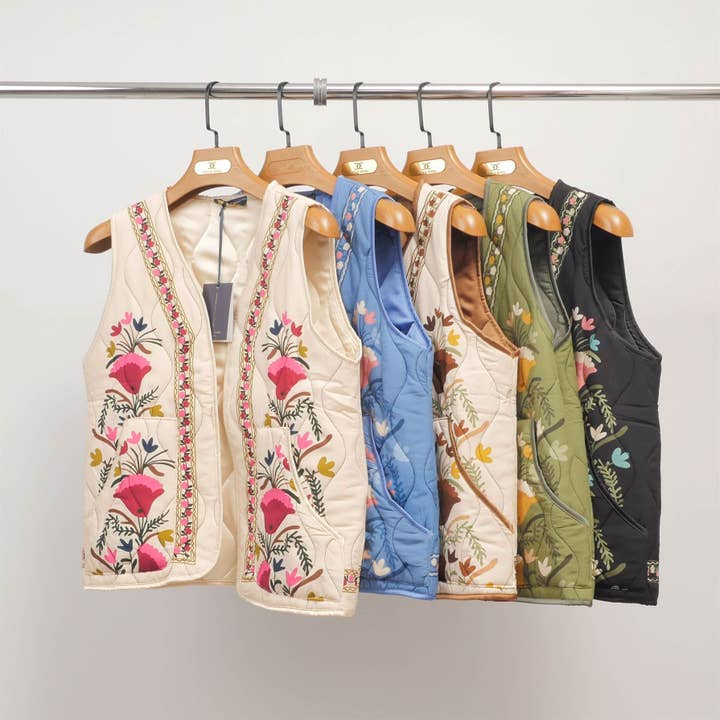 Gilet matelassé brodé multicolore KD8918 pour la vente par Cecile Wang