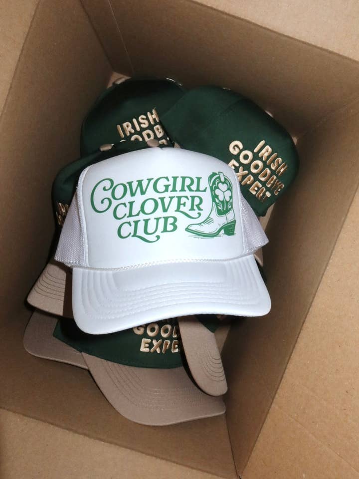 St. Patrick's Day Cowgirl Clover Club Truckerkeps för wholesale av Threaded Rodeo