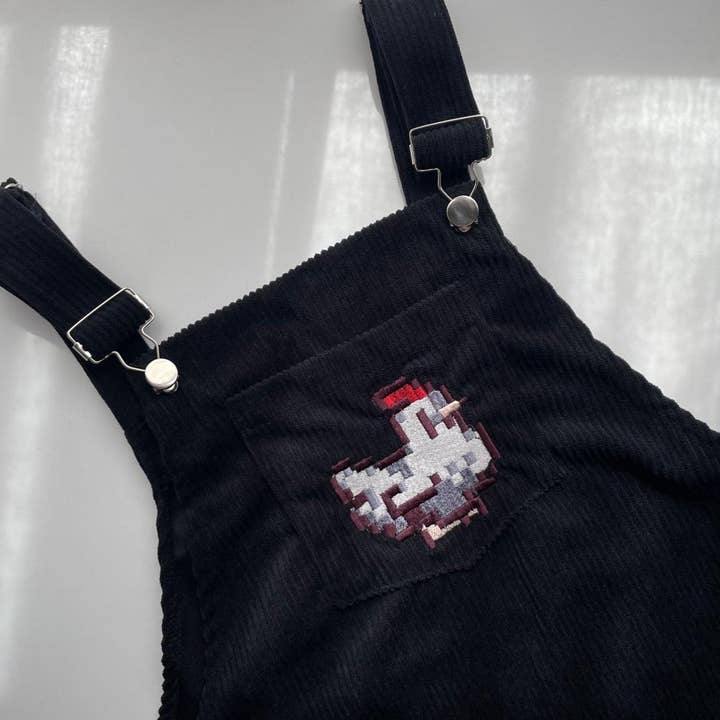 Stardew Dark Chicken Overalls Kjole for engroshandel hos Petimint