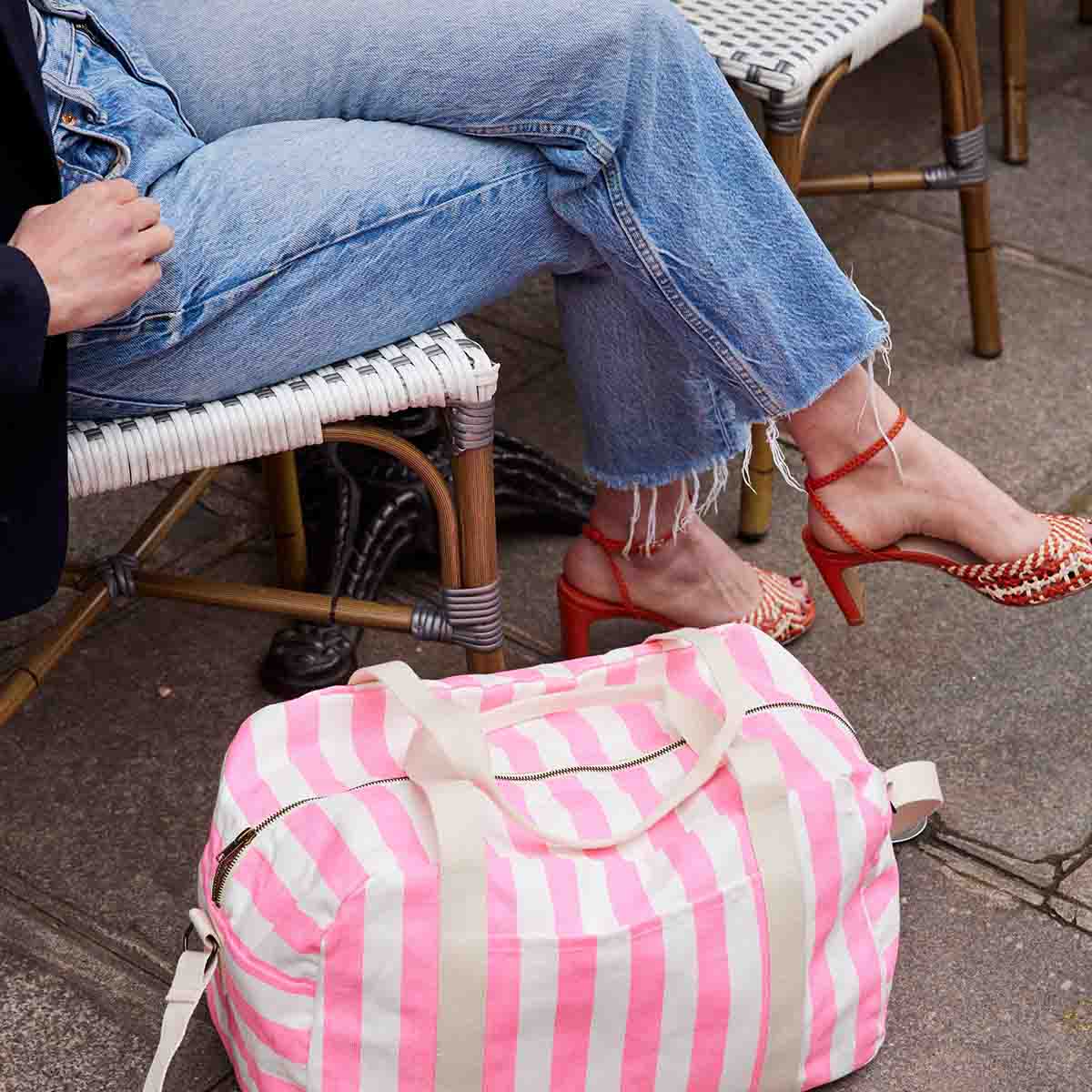 ROSA NEÓN Bolso pañalera Raphael - Bolsa de fin de semana a rayas rosa neón de venta al por mayor en Faire2