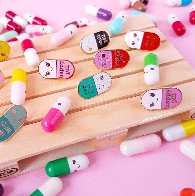 Studio Inktvis - Wholesale Lapel Pin/Button - Chill Pill pin mint glitter chill enamel pin pill nurse6