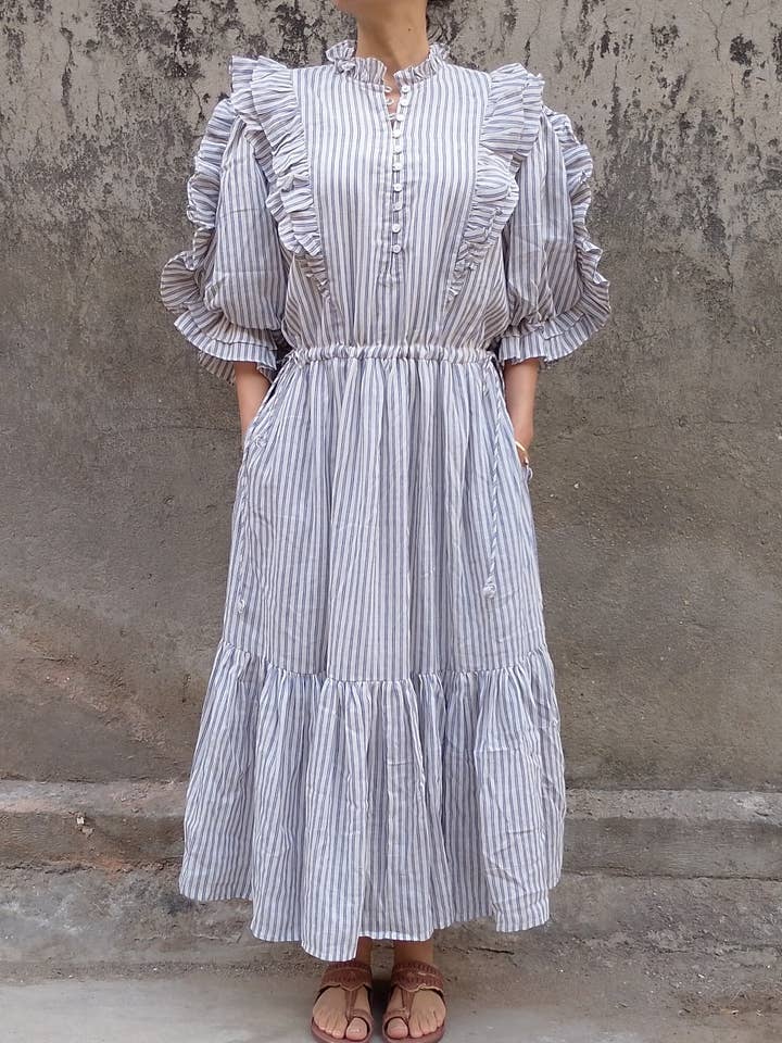 Handvävd bomullsrandig maxiklänning – Volang sommarklänning för wholesale av Cotton Conscious