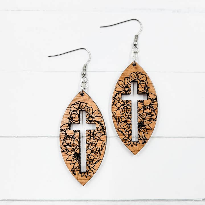 Fuld Floral Cross træ dingle øreringe for engroshandel hos The Purple Chickadee