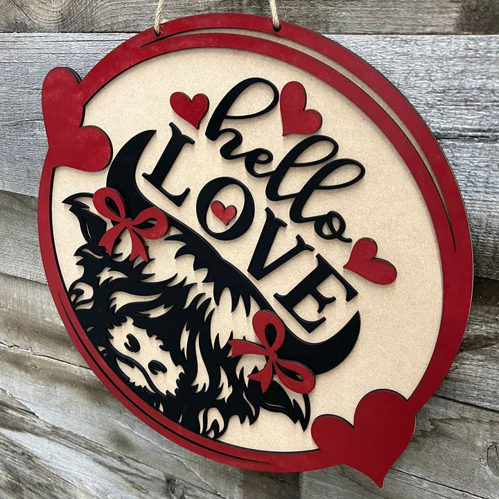 Ghirlanda rotonda "Ciao Amore" con mucca delle Highlands per la vendita all'ingrosso da parte di Rustic Home Co LLC