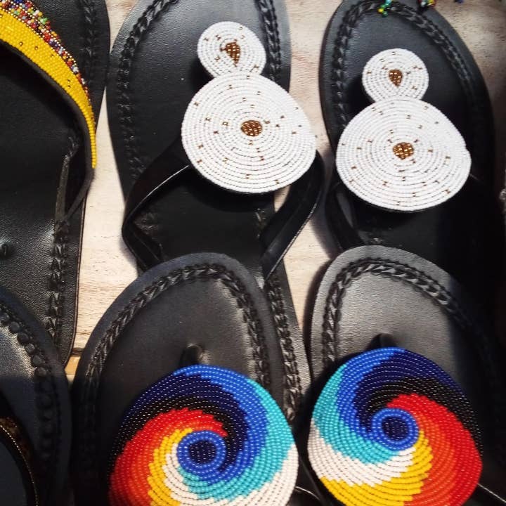 Sandalen van leer met kralen voor wholesale door Tanzania Shopper