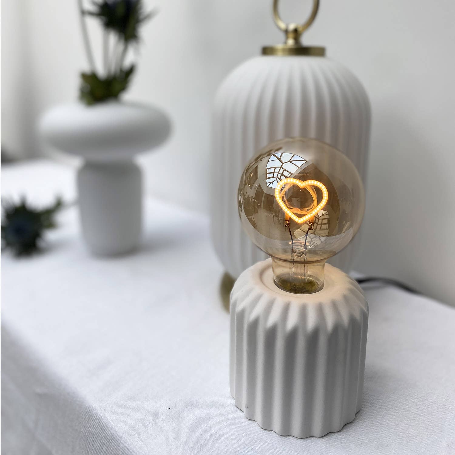 White mini LED heart decoration with battery-operated LEDs D8.7 H17.5cm for wholesale on Faire1