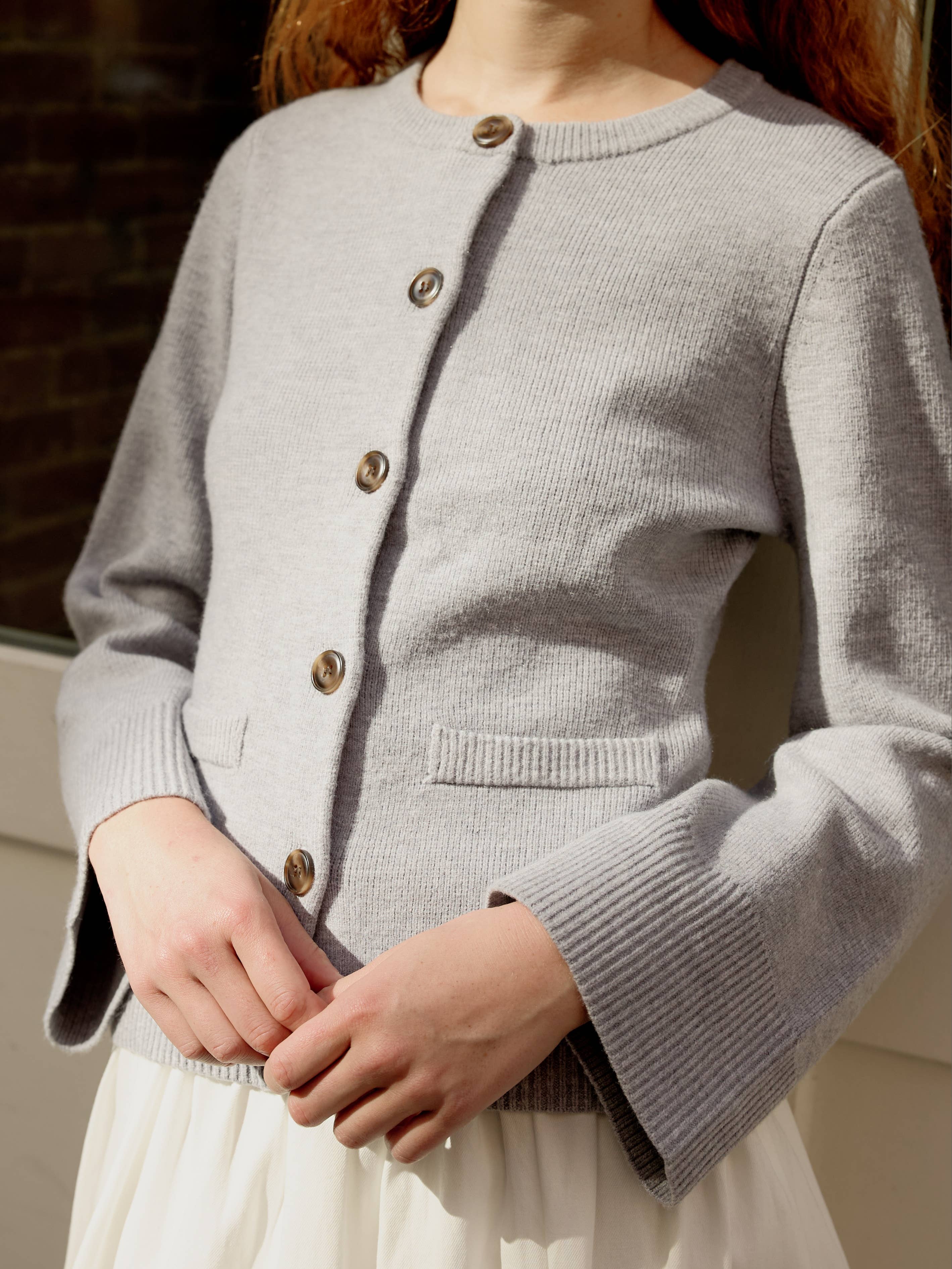 MOD REF – Engroshandel Cardigan - Dame – The Tyler Cardigan | Kvindesweater med klokkeærmer og knapper32