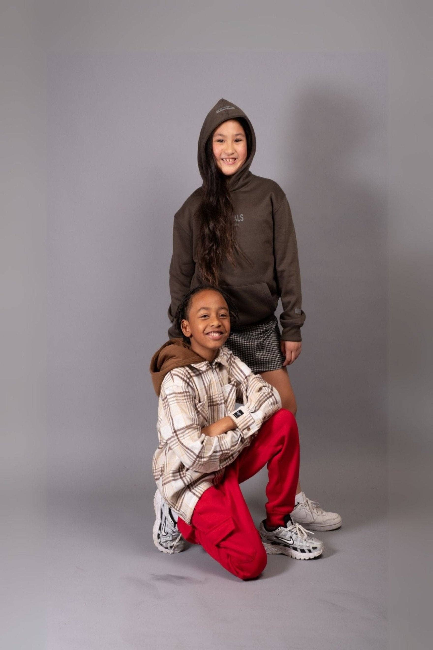 Creme Cabana com capuz com capuz de flanela para crianças para venda a revendedores na Faire2