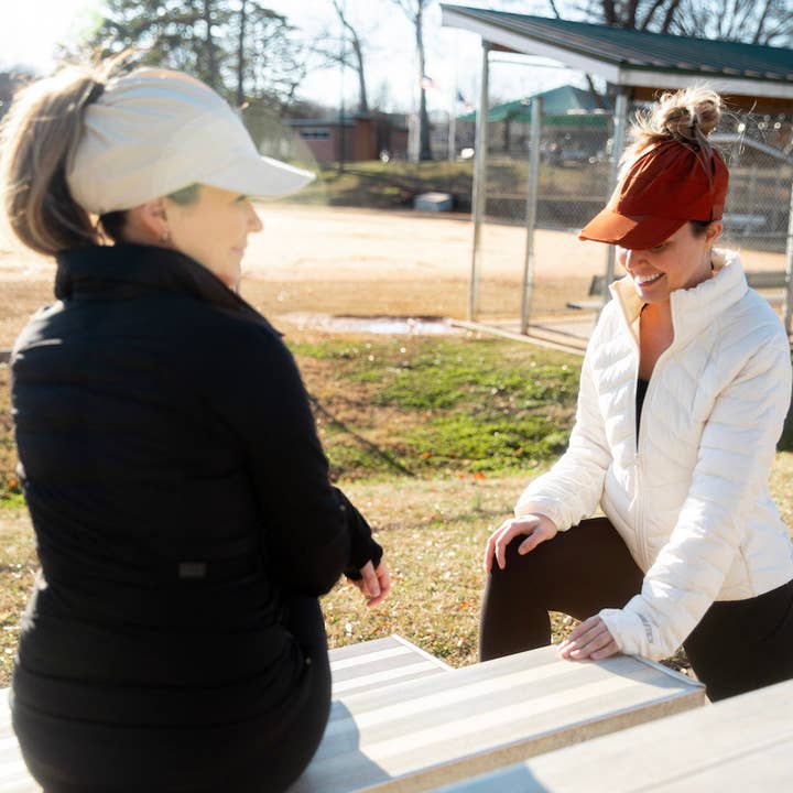 Headbands of Hope | One Purchased One Donated - Venta al por mayor Gorra para llevar con coleta - Mujer - Gorra de correr con coleta alta ajustable - Naranja4
